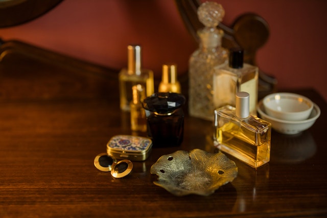 Publicité parfum hiver femme