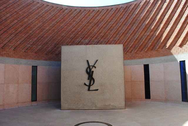Publicité parfum Yves Saint Laurent